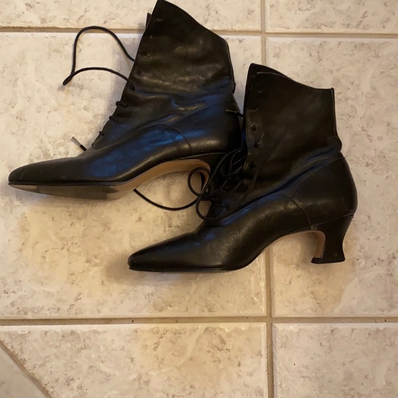 Nine West Shoes - Ninewest vintage (80s -90s) victorian style  short boots